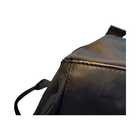 Lululemon athletica Out of Range Duffle Bag- Tons of Pockets & Compartments! - Picture 15 of 16